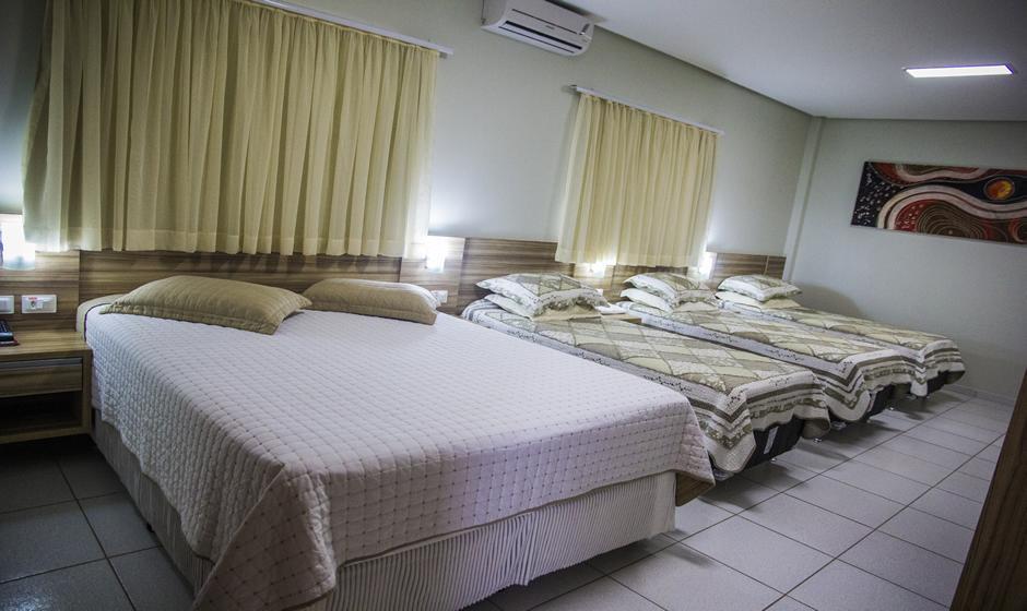 Hotel Baeza Goiatuba Oda fotoğraf